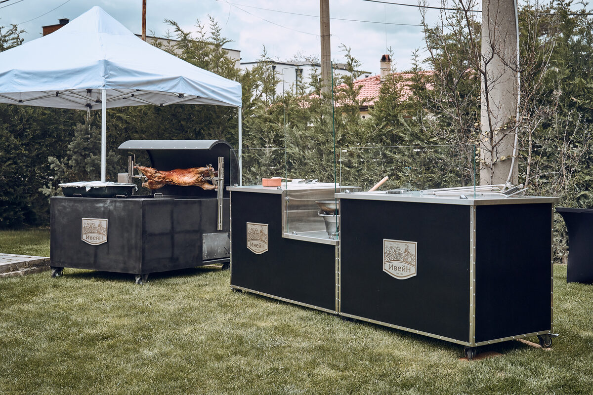 Градинско парти с пълно оборудване