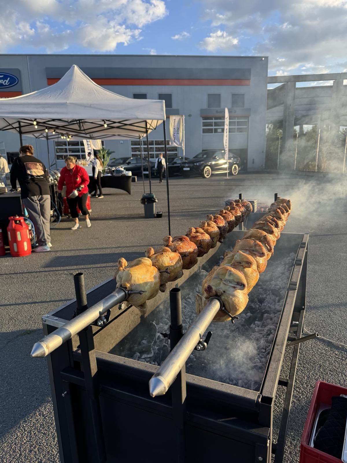 Цяло прасе на ротисери